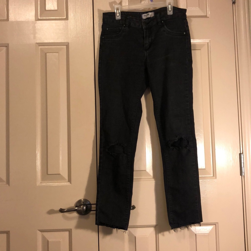 Ripped knee cut off black stretch jeans